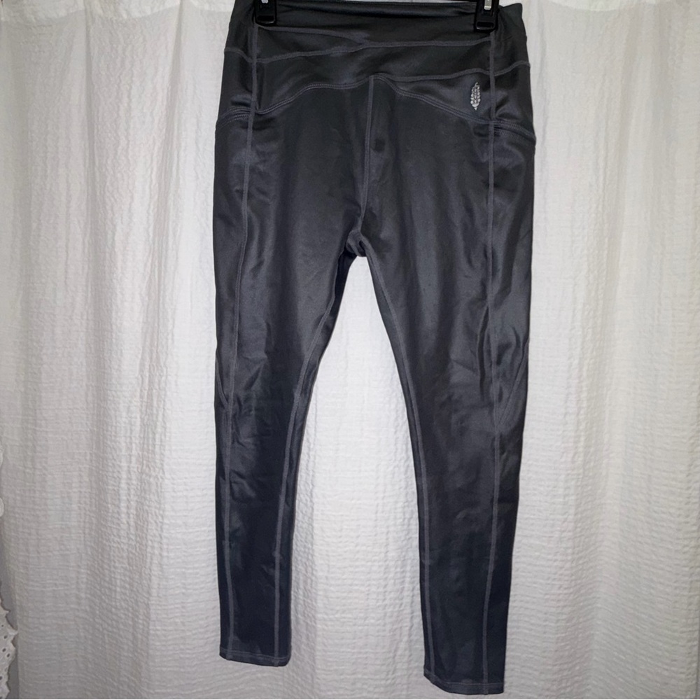 Free People Movement In My Orbit Grey Leggings Pockets size Medium - Picture 4 of 8